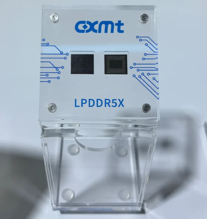 A clear case displaying CXMT LPDDR5X memory modules.