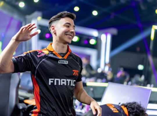 Fnatic Welcomes Back Crashies to VALORANT Lineup
