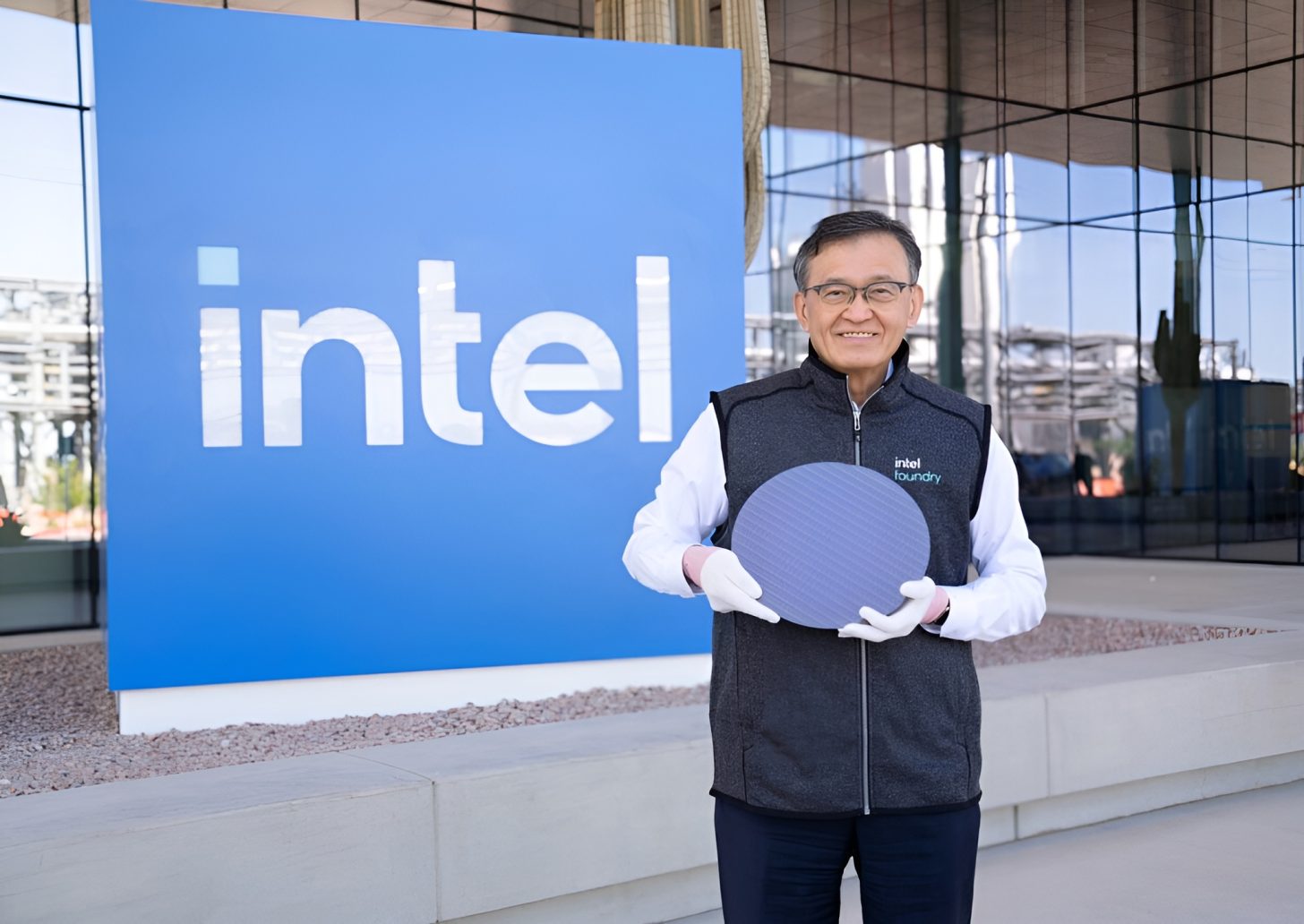 Intel Amplifies 18A and 14A Progress; VP Claims Firm Gains Momentum with External Customers for Advanced Packaging